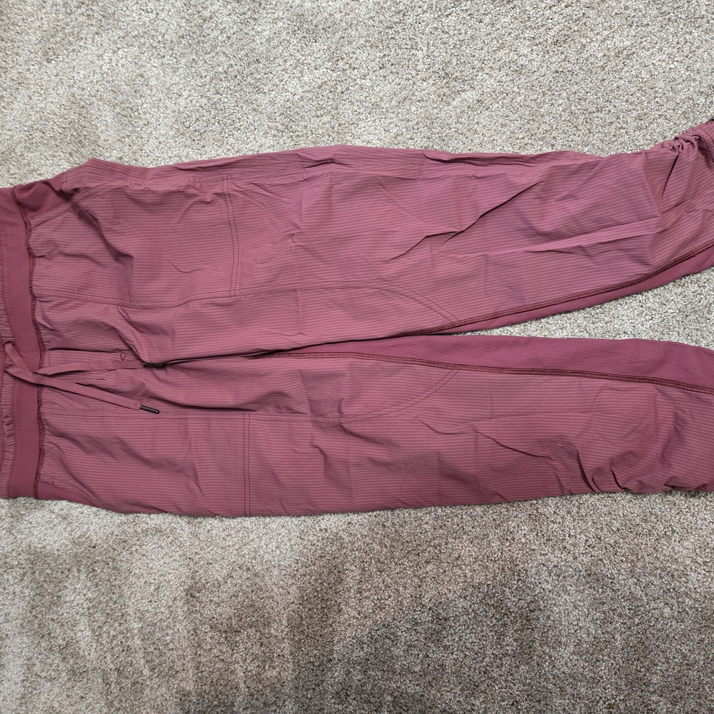 Lululemon Womens Jogger Capri Size 4